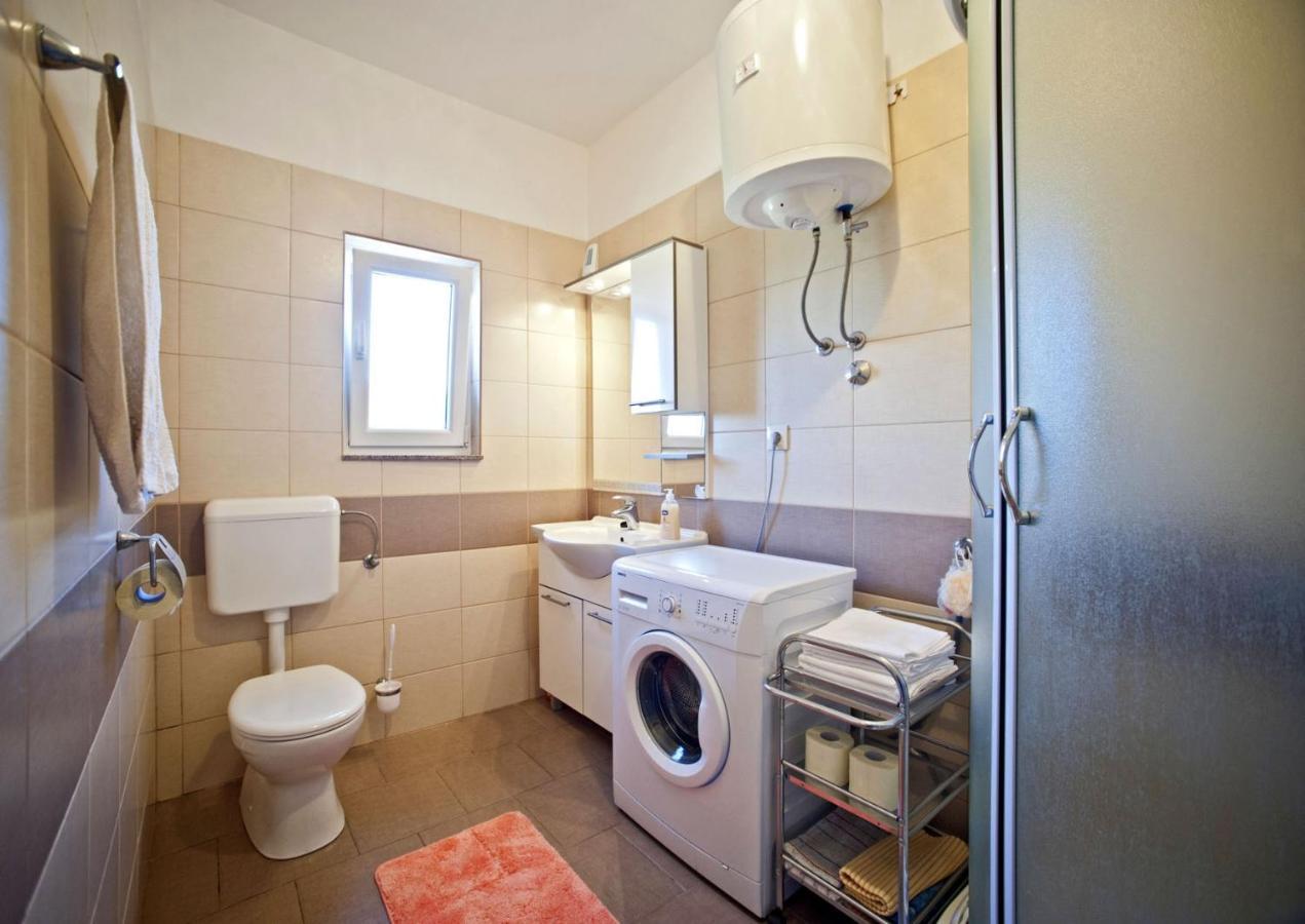 Apartments With A Parking Space Gornje Selo, Solta - 15545 Grohote Bagian luar foto