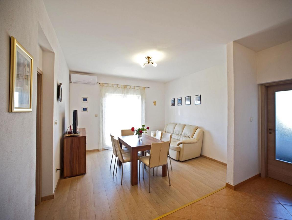 Apartments With A Parking Space Gornje Selo, Solta - 15545 Grohote Bagian luar foto