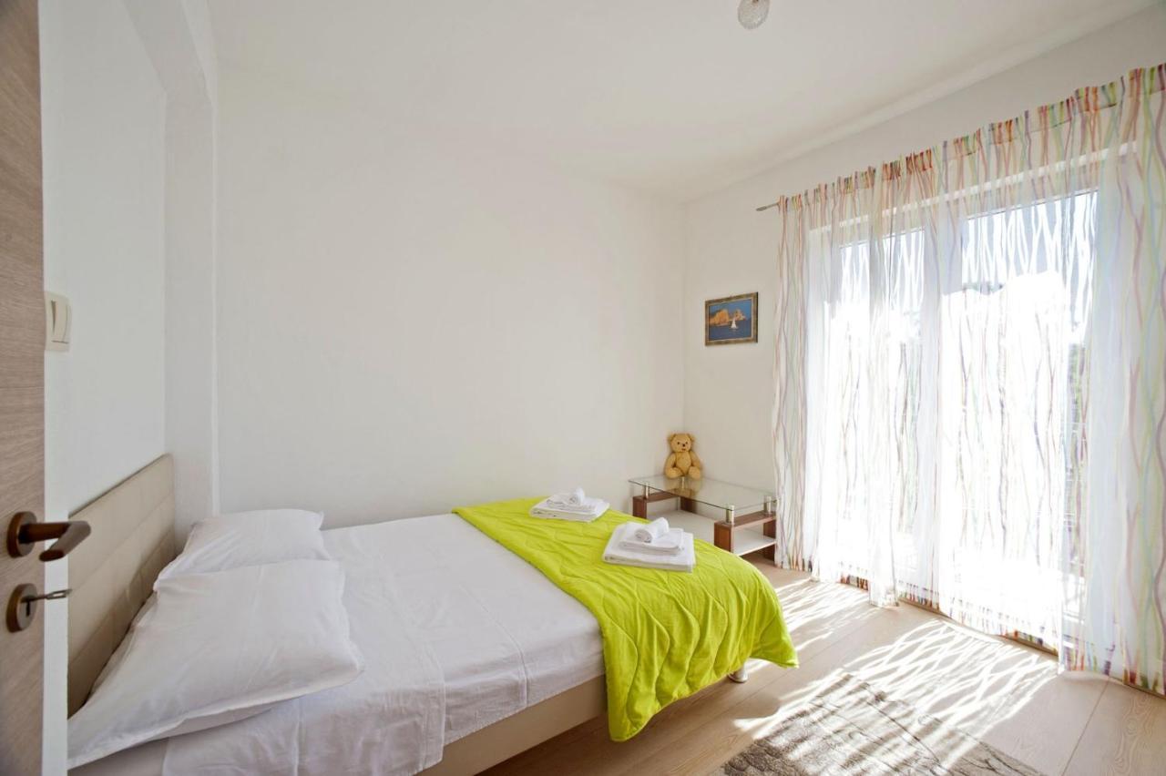 Apartments With A Parking Space Gornje Selo, Solta - 15545 Grohote Bagian luar foto