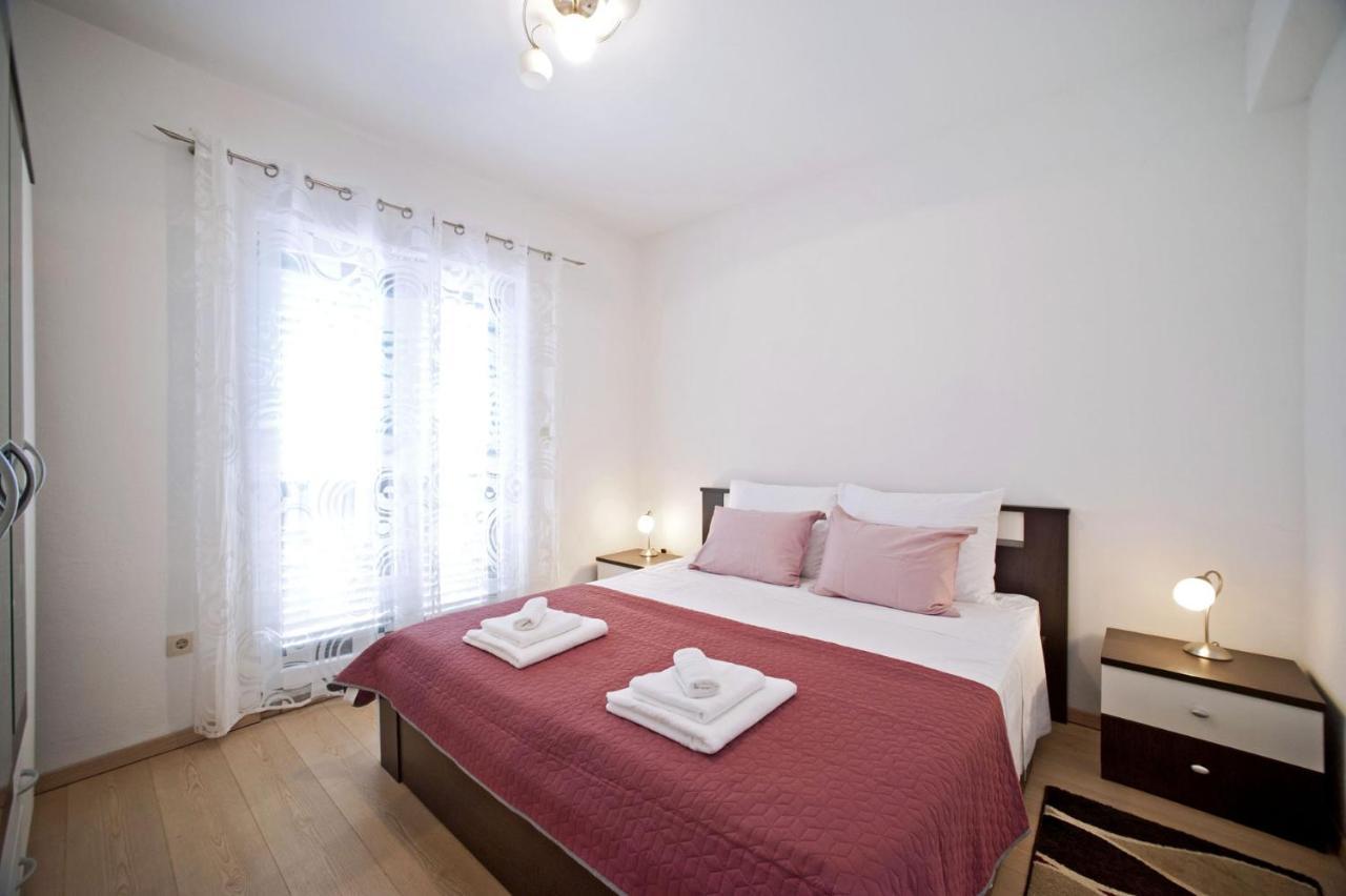 Apartments With A Parking Space Gornje Selo, Solta - 15545 Grohote Bagian luar foto